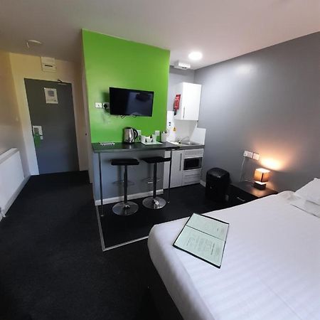 Lymedale Suites Studios & Aparthotel In Newcastle Under Lyme & Stoke Extérieur photo