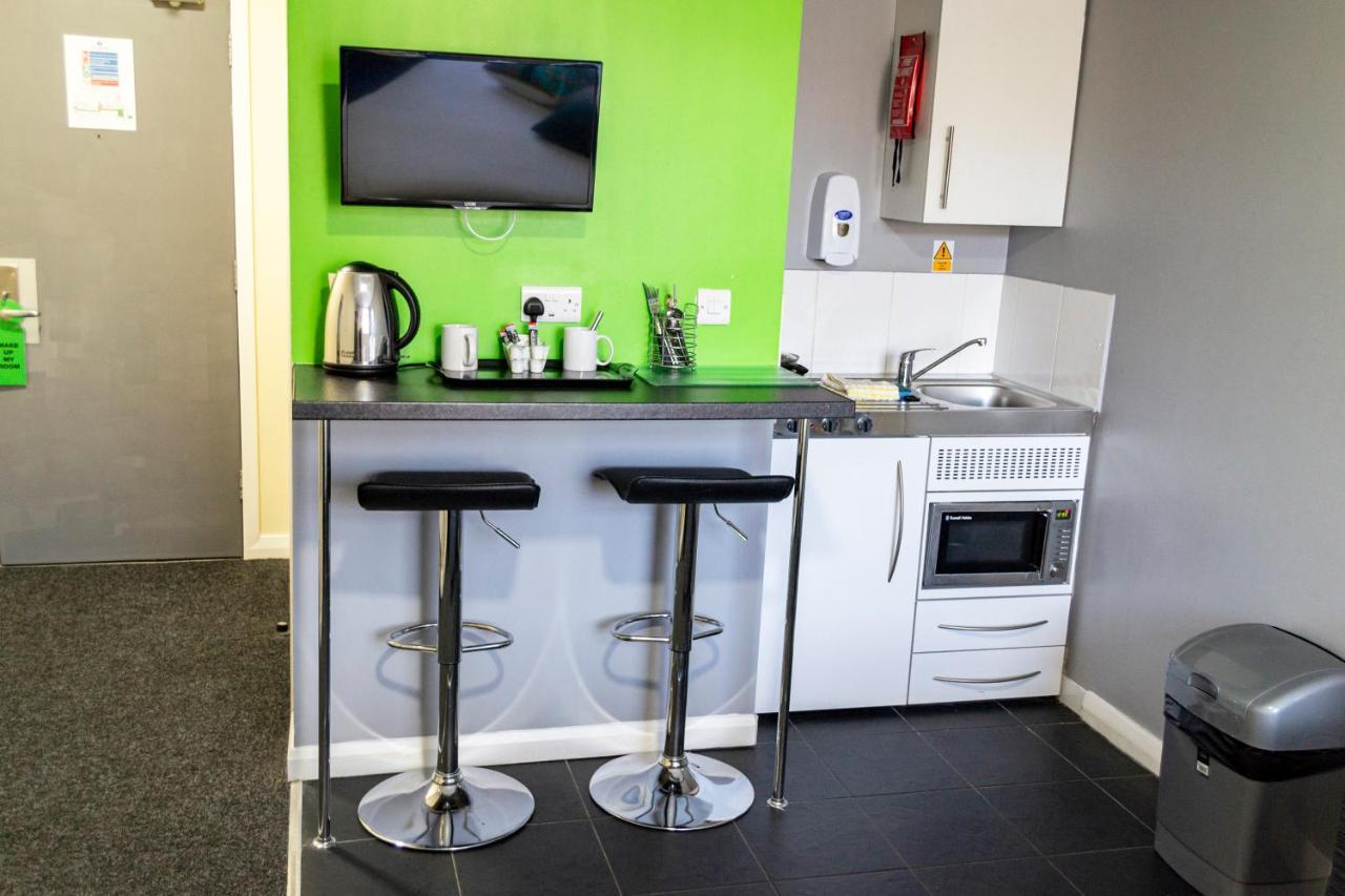 Lymedale Suites Studios & Aparthotel In Newcastle Under Lyme & Stoke Extérieur photo