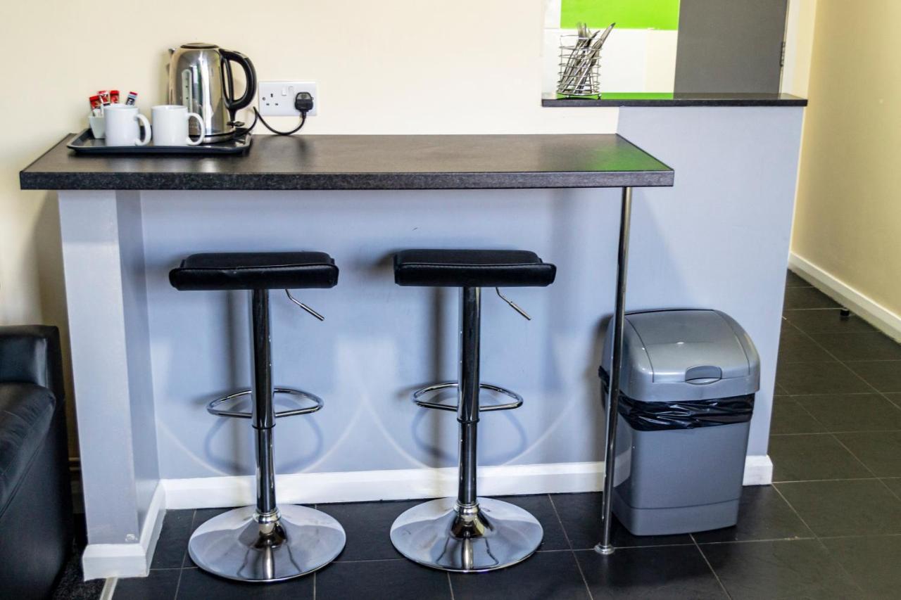 Lymedale Suites Studios & Aparthotel In Newcastle Under Lyme & Stoke Extérieur photo