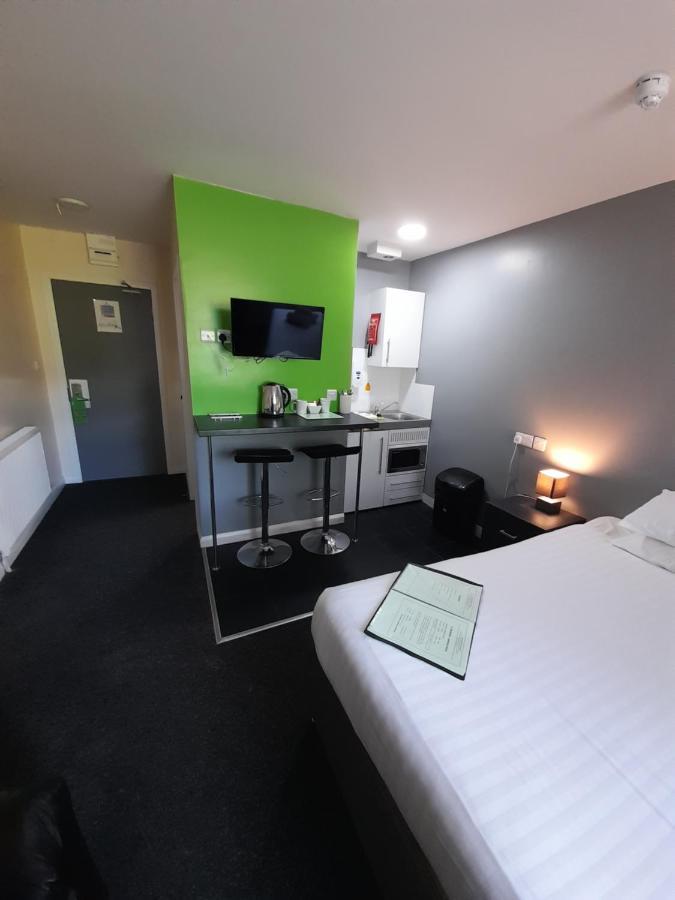 Lymedale Suites Studios & Aparthotel In Newcastle Under Lyme & Stoke Extérieur photo
