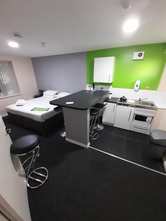Lymedale Suites Studios & Aparthotel In Newcastle Under Lyme & Stoke Extérieur photo
