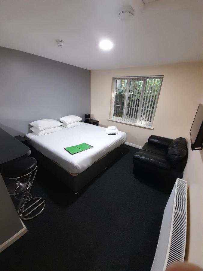 Lymedale Suites Studios & Aparthotel In Newcastle Under Lyme & Stoke Extérieur photo