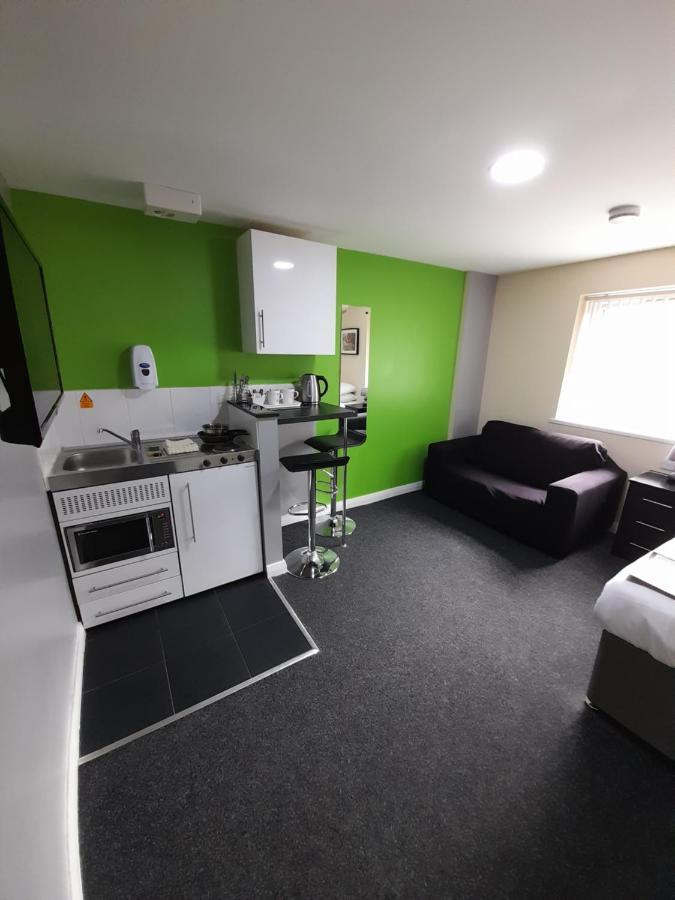 Lymedale Suites Studios & Aparthotel In Newcastle Under Lyme & Stoke Extérieur photo