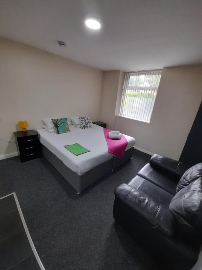 Lymedale Suites Studios & Aparthotel In Newcastle Under Lyme & Stoke Extérieur photo