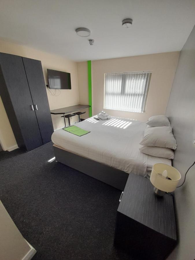 Lymedale Suites Studios & Aparthotel In Newcastle Under Lyme & Stoke Extérieur photo