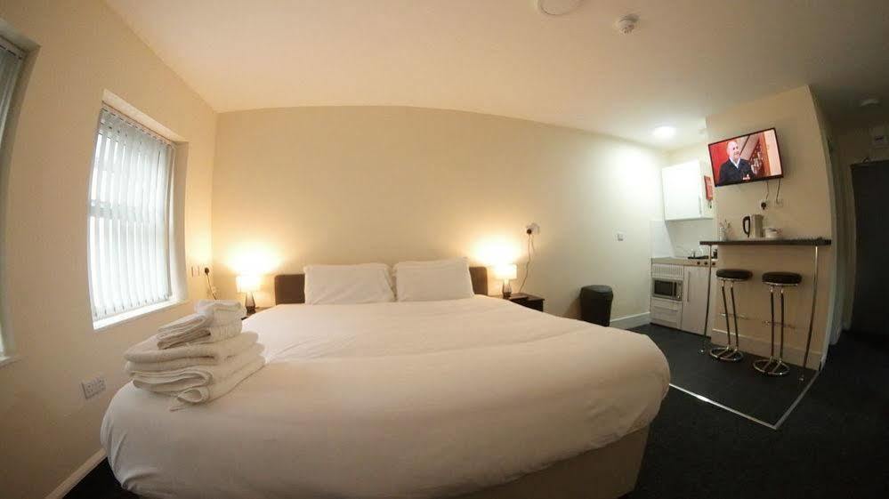 Lymedale Suites Studios & Aparthotel In Newcastle Under Lyme & Stoke Extérieur photo