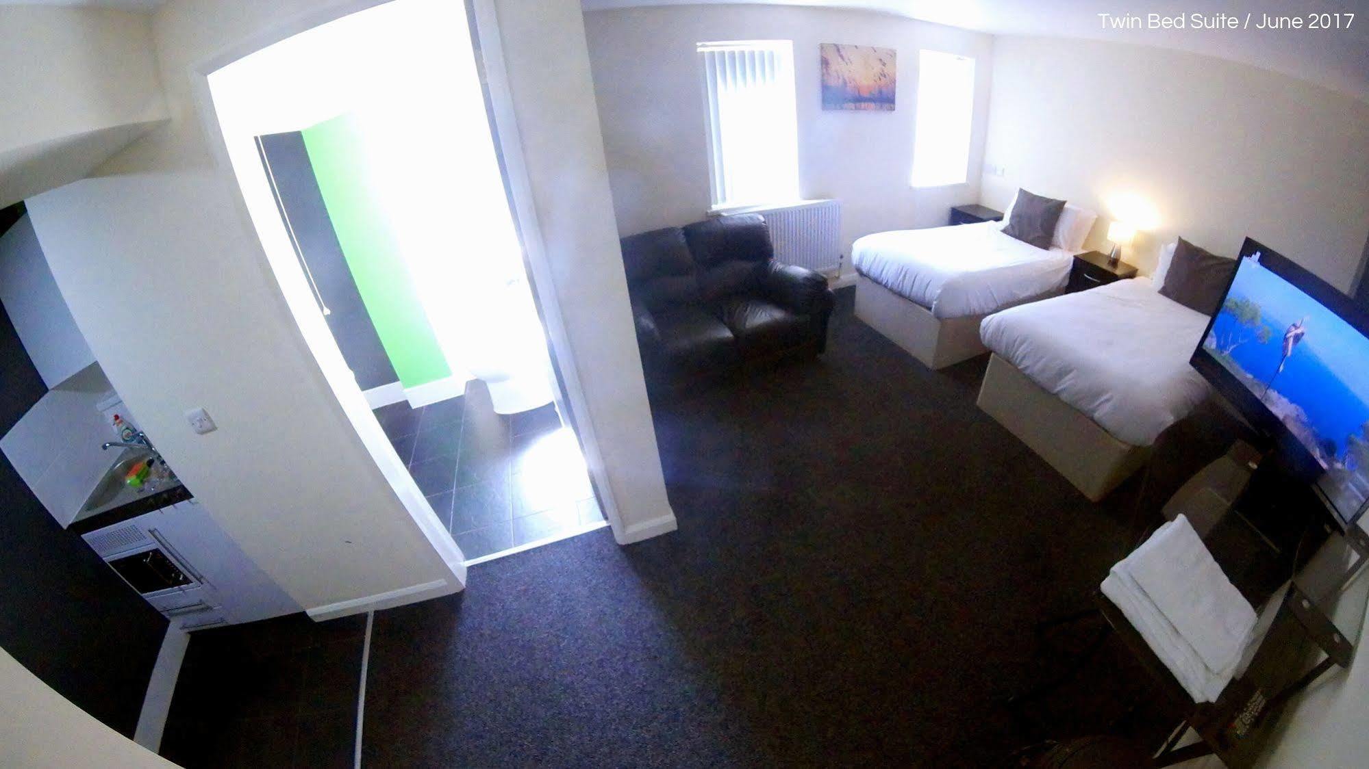 Lymedale Suites Studios & Aparthotel In Newcastle Under Lyme & Stoke Extérieur photo