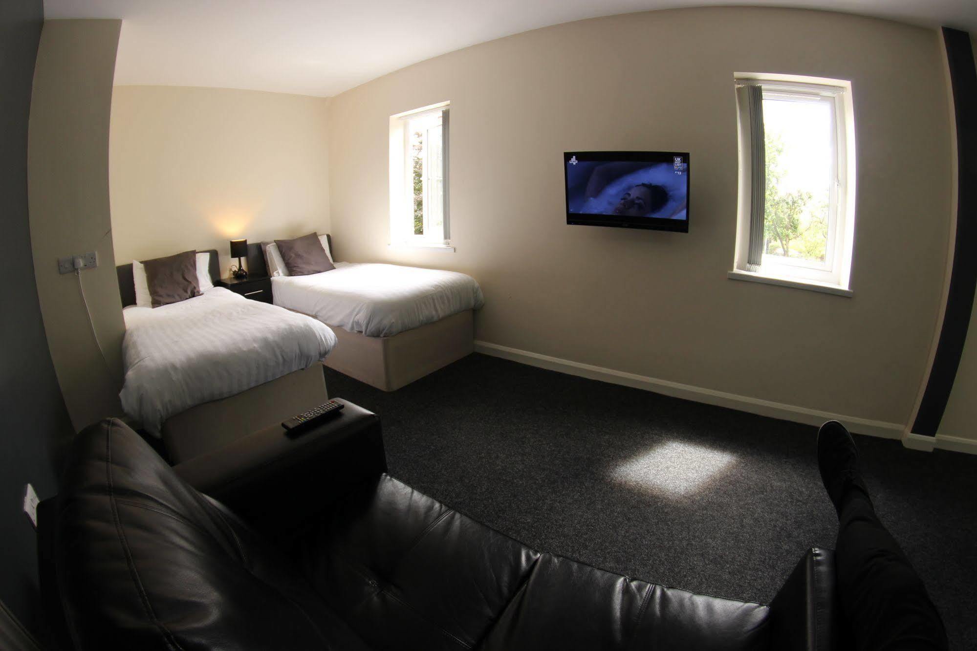 Lymedale Suites Studios & Aparthotel In Newcastle Under Lyme & Stoke Extérieur photo