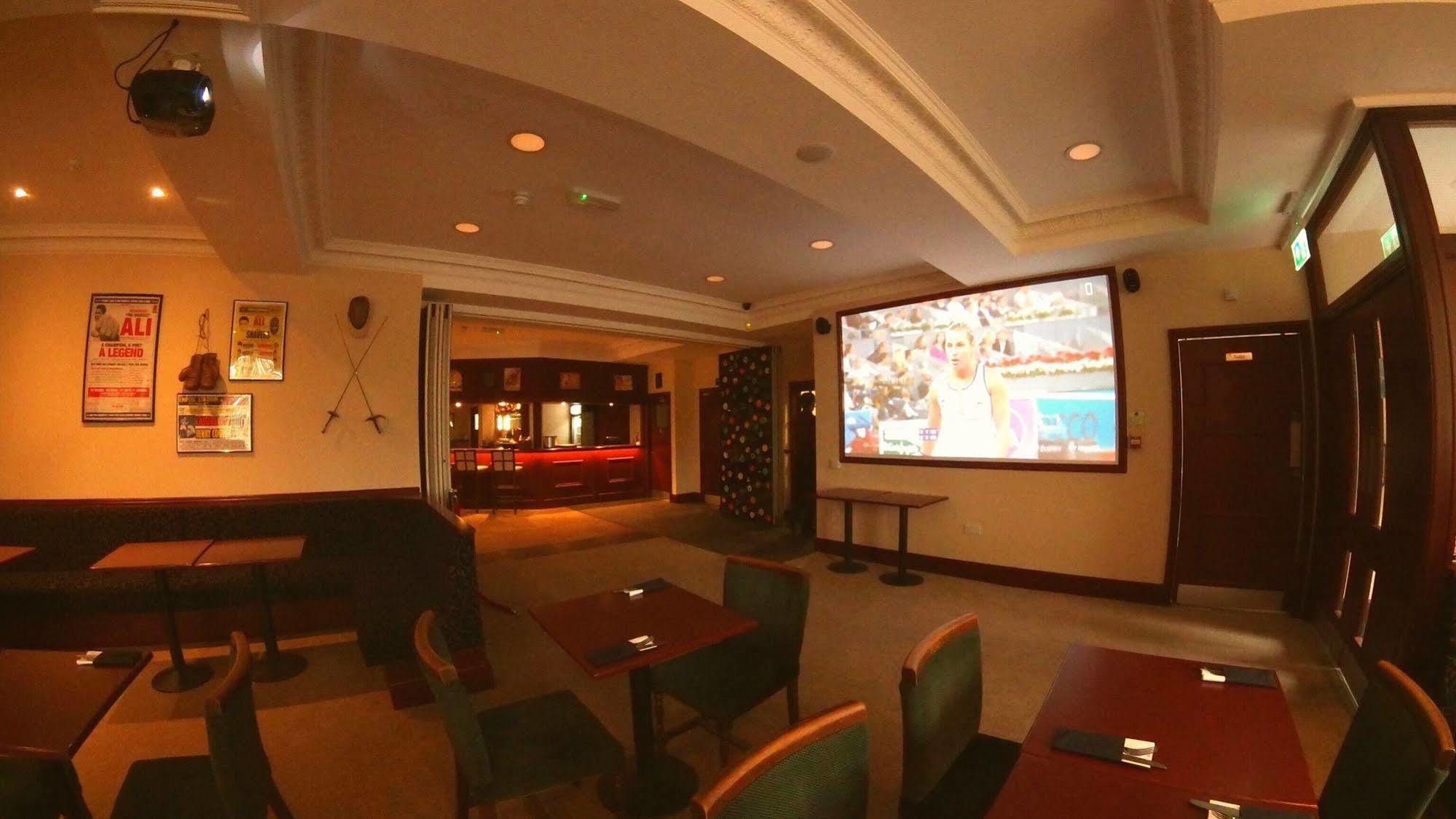 Lymedale Suites Studios & Aparthotel In Newcastle Under Lyme & Stoke Extérieur photo