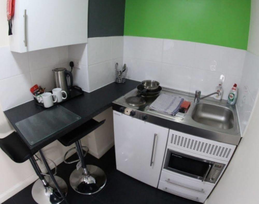 Lymedale Suites Studios & Aparthotel In Newcastle Under Lyme & Stoke Extérieur photo
